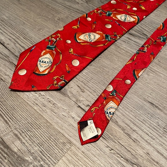 Tabasco Men’s Red Hot Sauce 100% Silk Tie Golf Theme - Picture 2 of 3